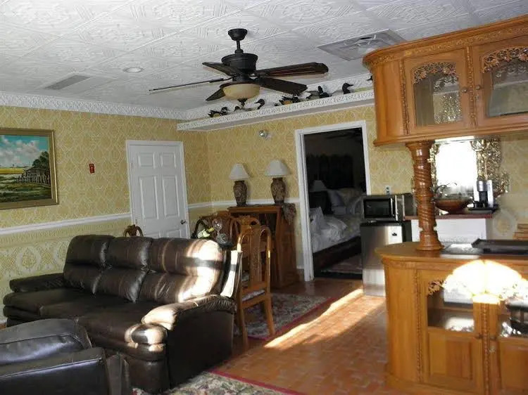 Dover Garden Suites