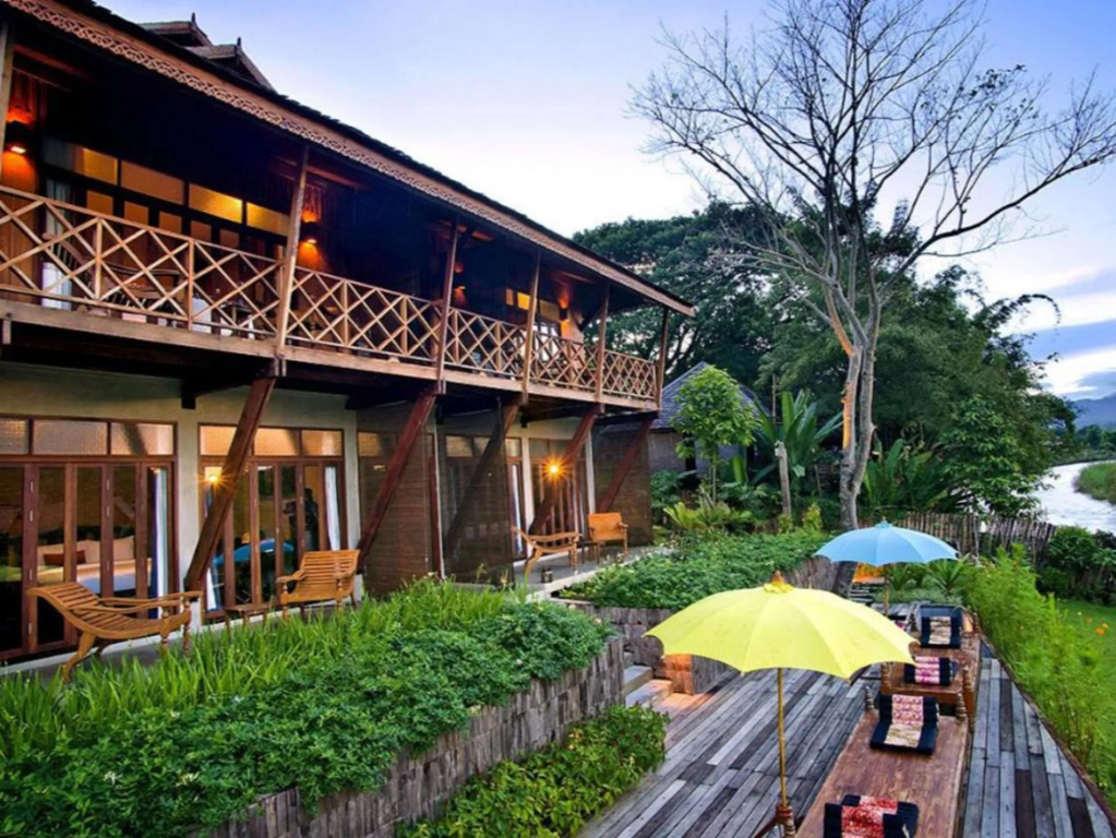 Hotel des Artists Rose of Pai