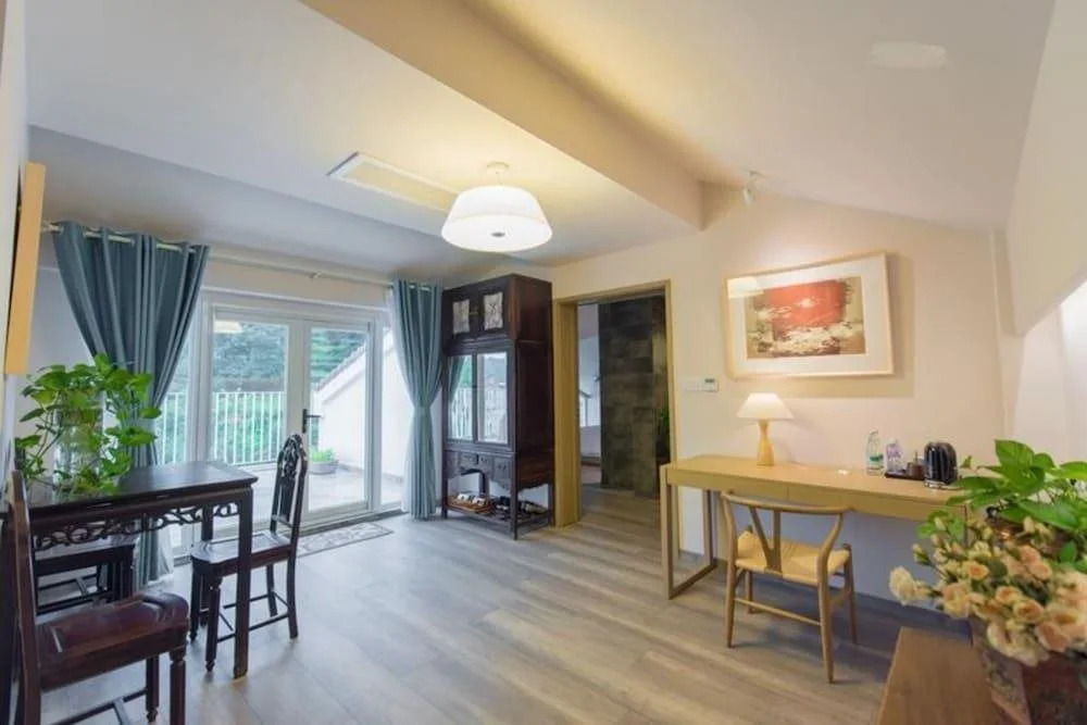 Floral Hotel Blue Minshuku