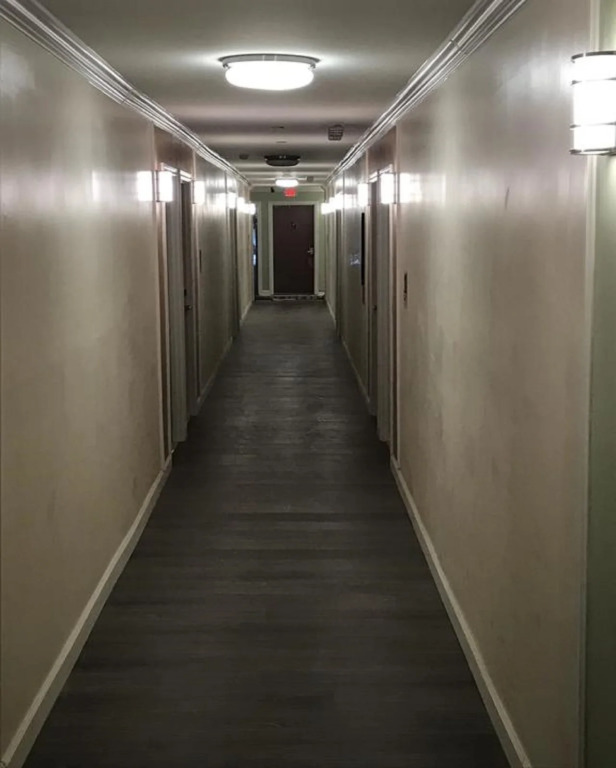 Center Lake Hotel