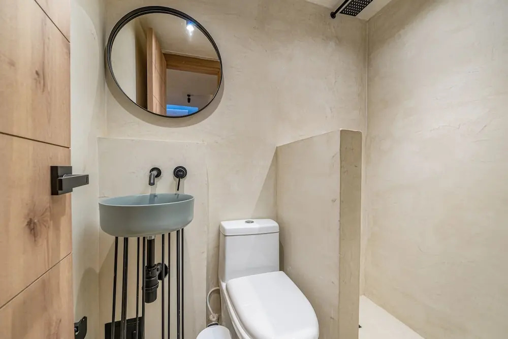 Provenza 6 Bedroom House by HOUSY HOST
