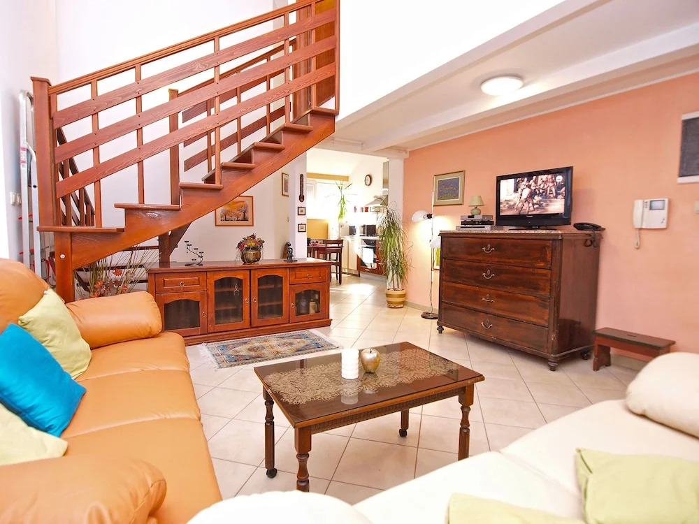 Apartment 1175