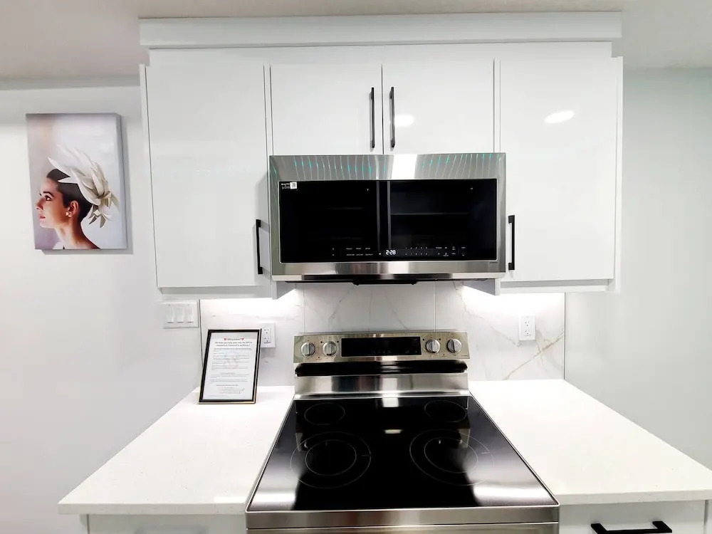 Swithome Properties Cozy Suite With Pond View, Near YEG Airport