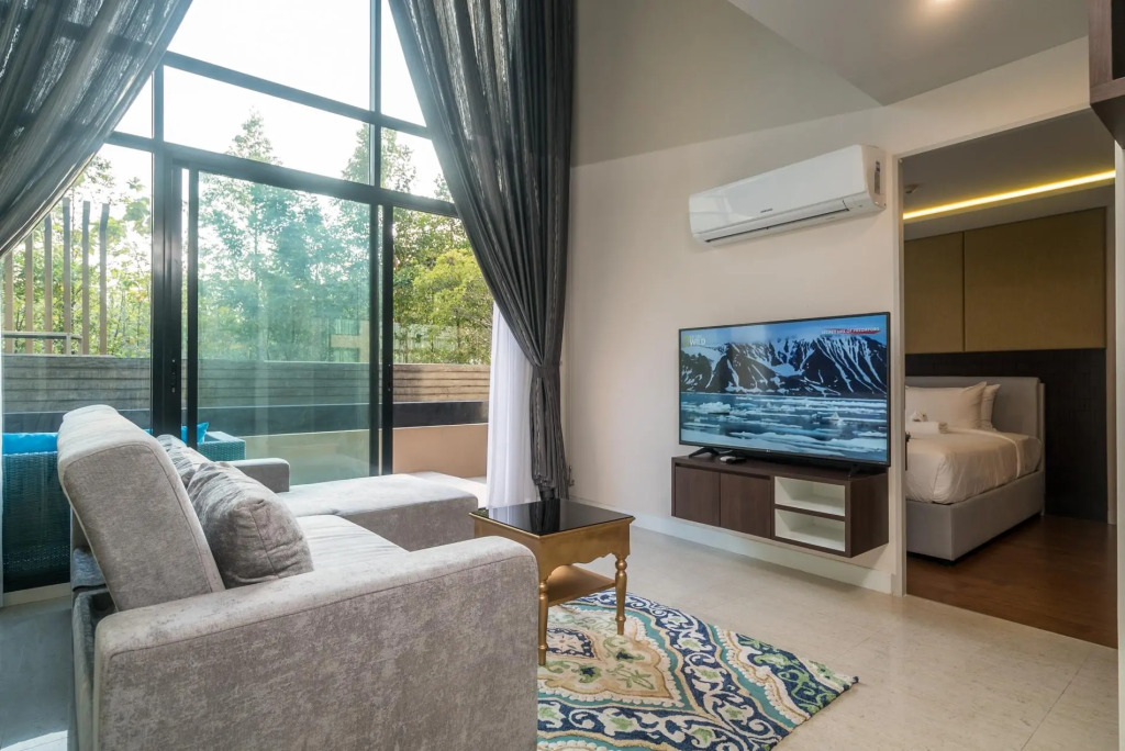 Pool access duplex in Surin condo for 4 people