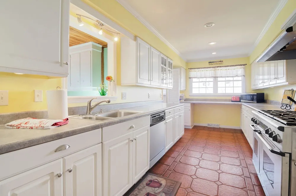13 44th Ave. - 3 Br Home