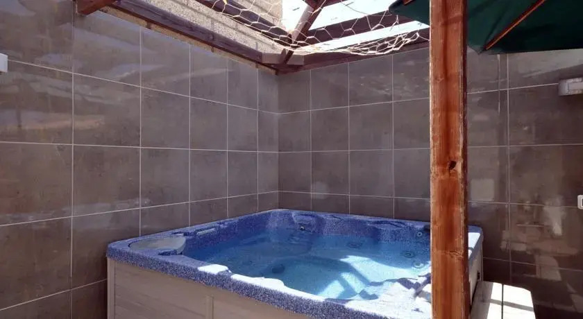 Bungalow Palm Mar with pool and garden
