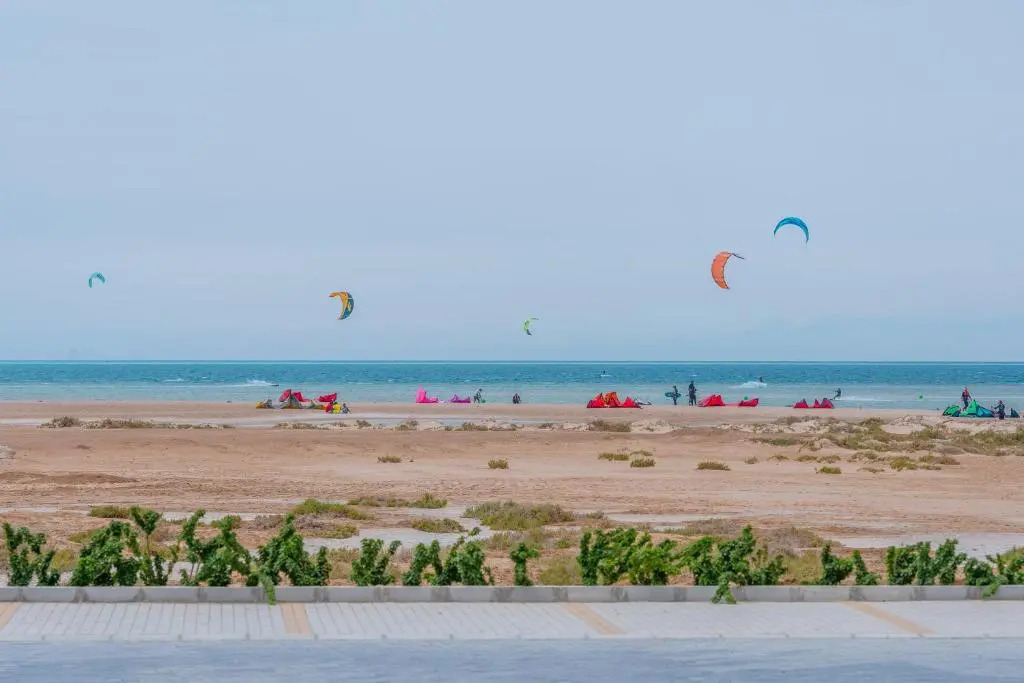 Seaview 3 BR with Beach & Pool access BBQ in Mangroovy