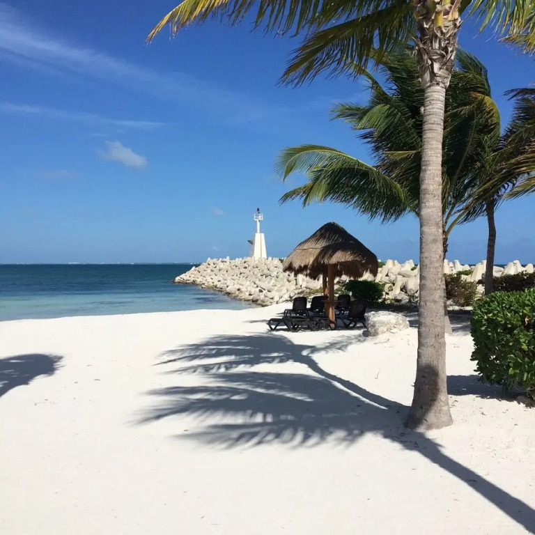 Whole House in the Center of Cancun