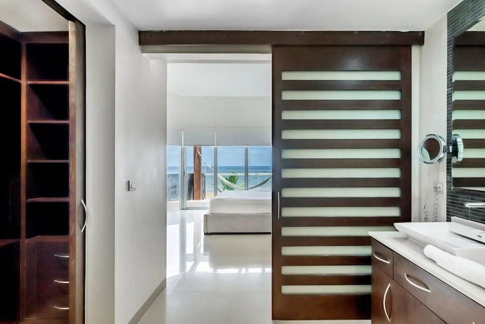 Casa Bali 2 Bedroom Condo by Redawning