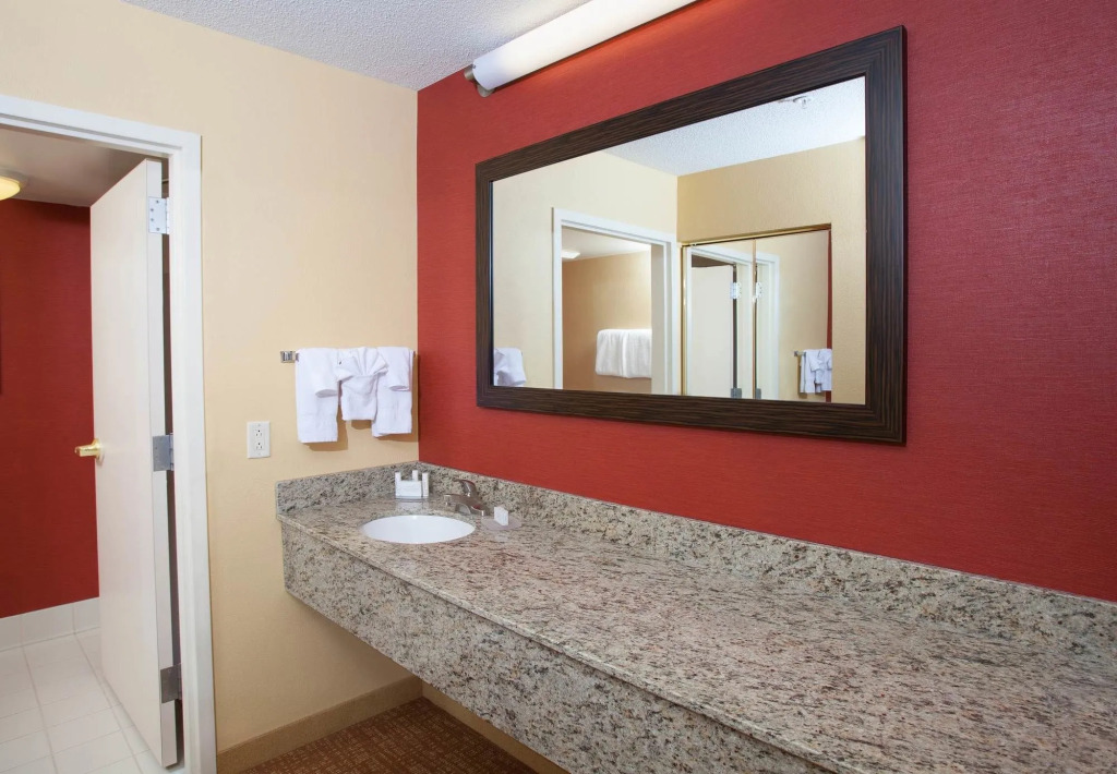 Courtyard Burlington Williston