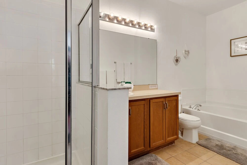 4 Bed Luxury at Legacy Park: Pool, Spa, Games Room