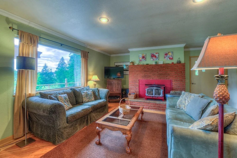 The Cedar Field Vacation House