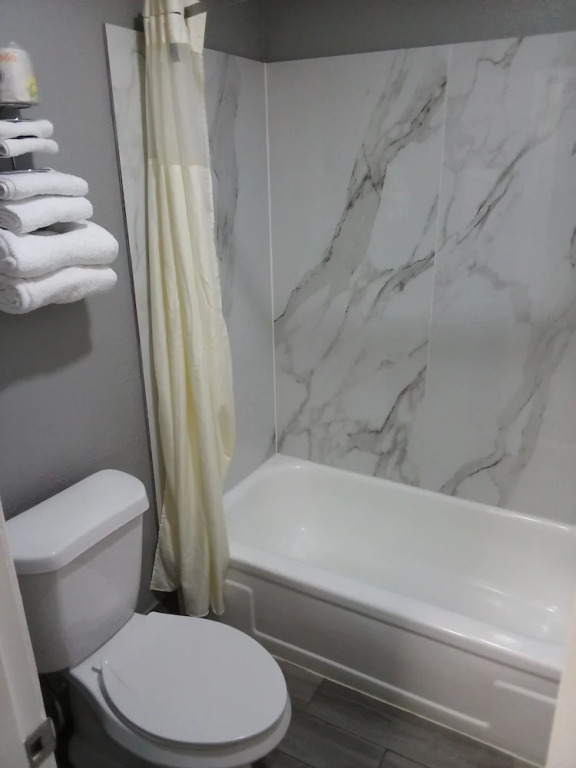 Coachmans Inn & Suites