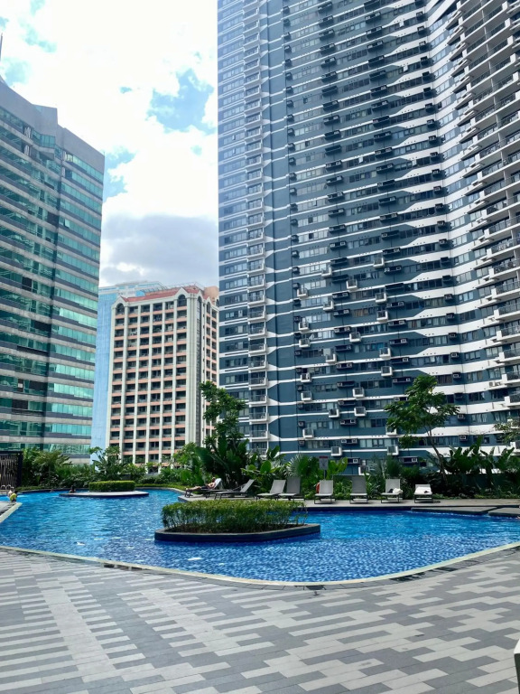 Cozy 1br w/ balcony @ AIR Makati * SKYLINE view