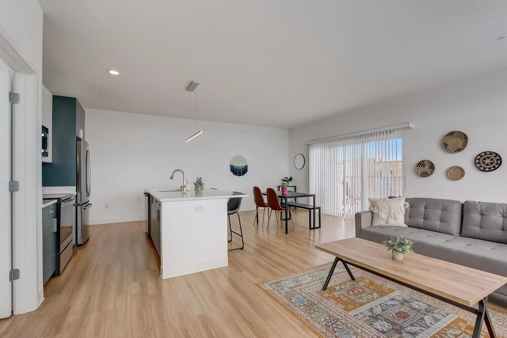 Frontdesk 2 BR Apt Near American Family Field