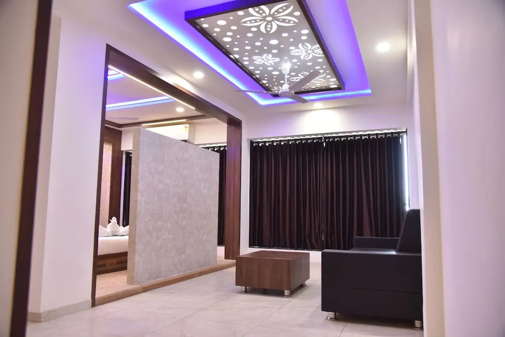 Hotel Savera Inn