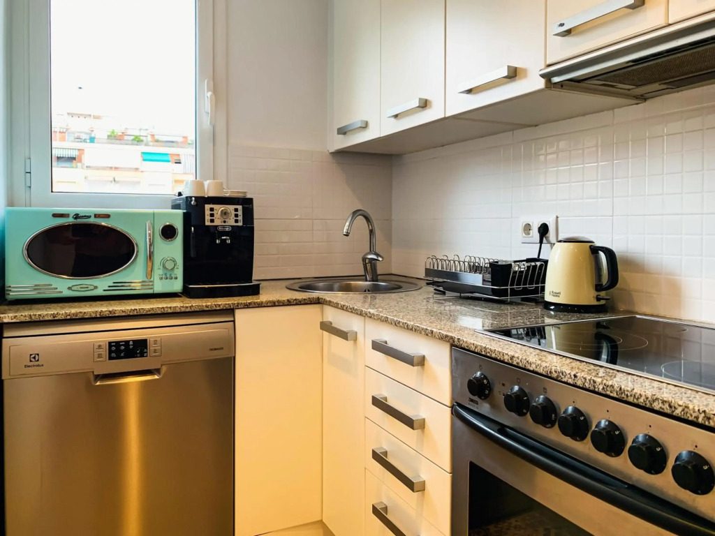 Incredible 2BR Penthouse with Urban Rooftop Garden
