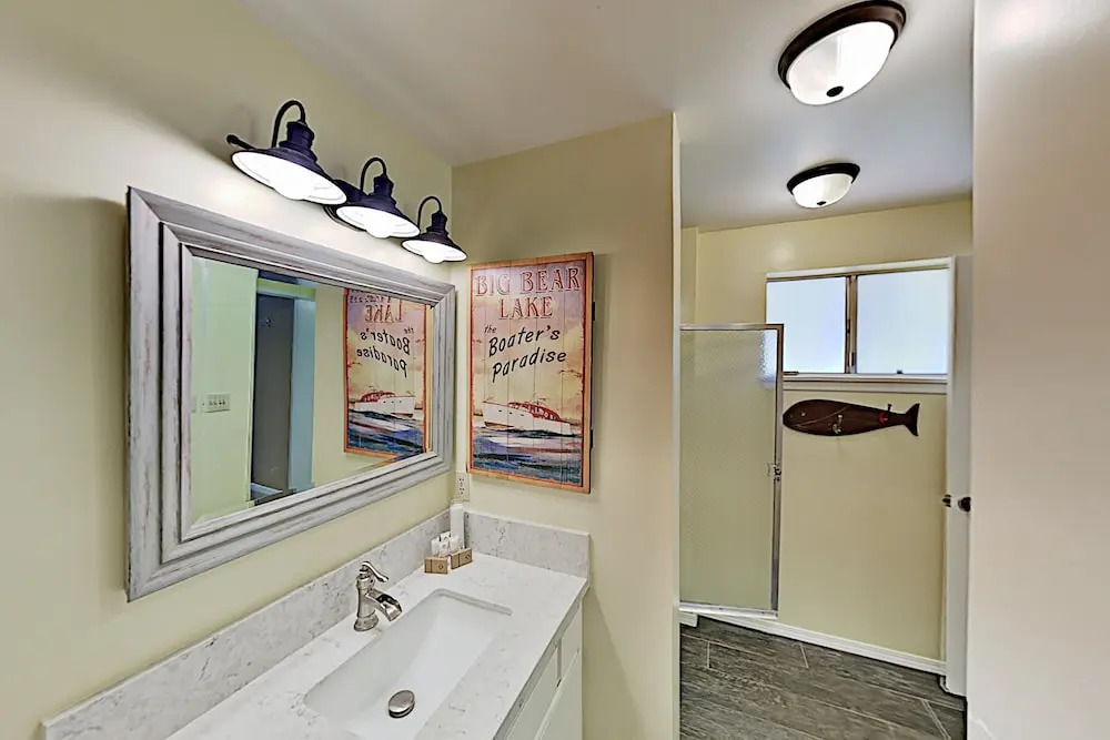 New Listing! All-suite Forest W/ Hot Tub 3 Bedroom Home