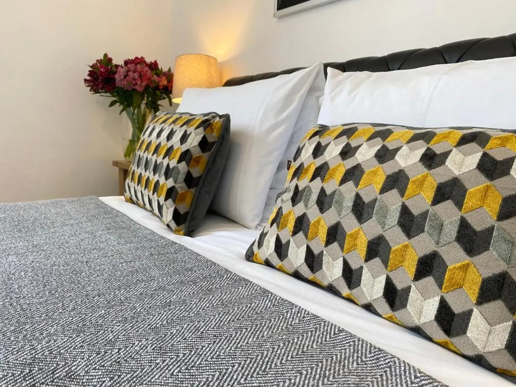 Stylish Maisonette and studio in Victoria