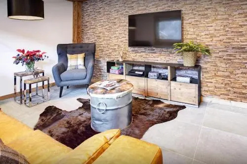 Chalet Carter - OVO Network