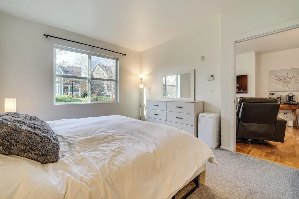 Condo 6 Mi to Lumen Field & Dtwn Seattle!