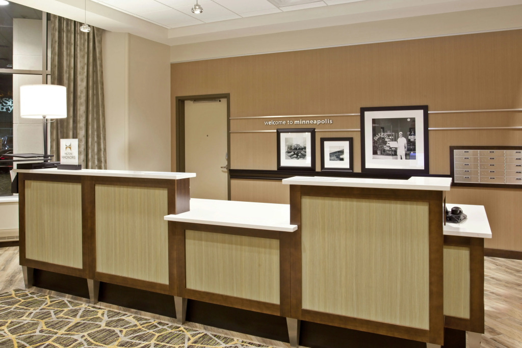 Hampton Inn & Suites - Minneapolis/Downtown