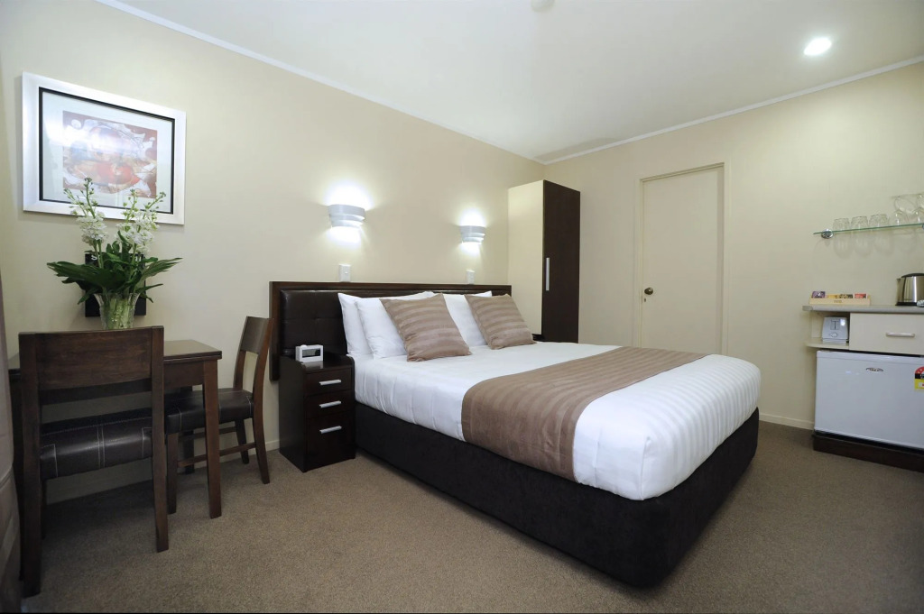 Tudor Court Motor Lodge