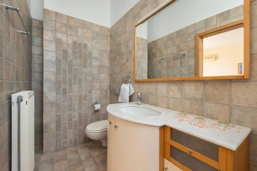 Stunning 5-bed Villa in Gennadi!