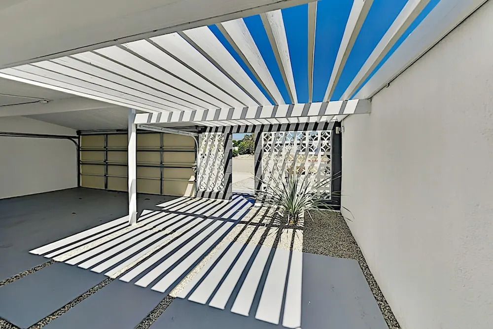 Sleek Alexander W/ Heated Pool, Near Downtown 3 Bedroom Home