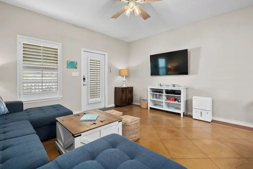 Sunny Townhome w/ Pool Access ~ 1 Mi to Beach
