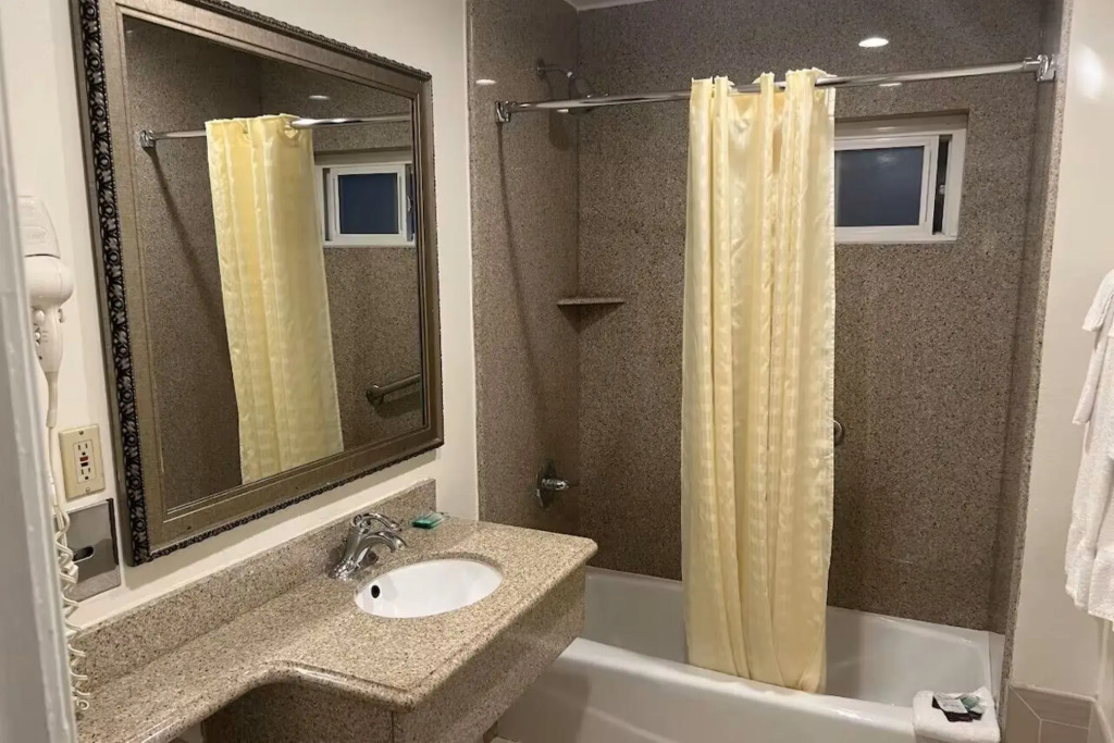 Redondo Inn and Suites