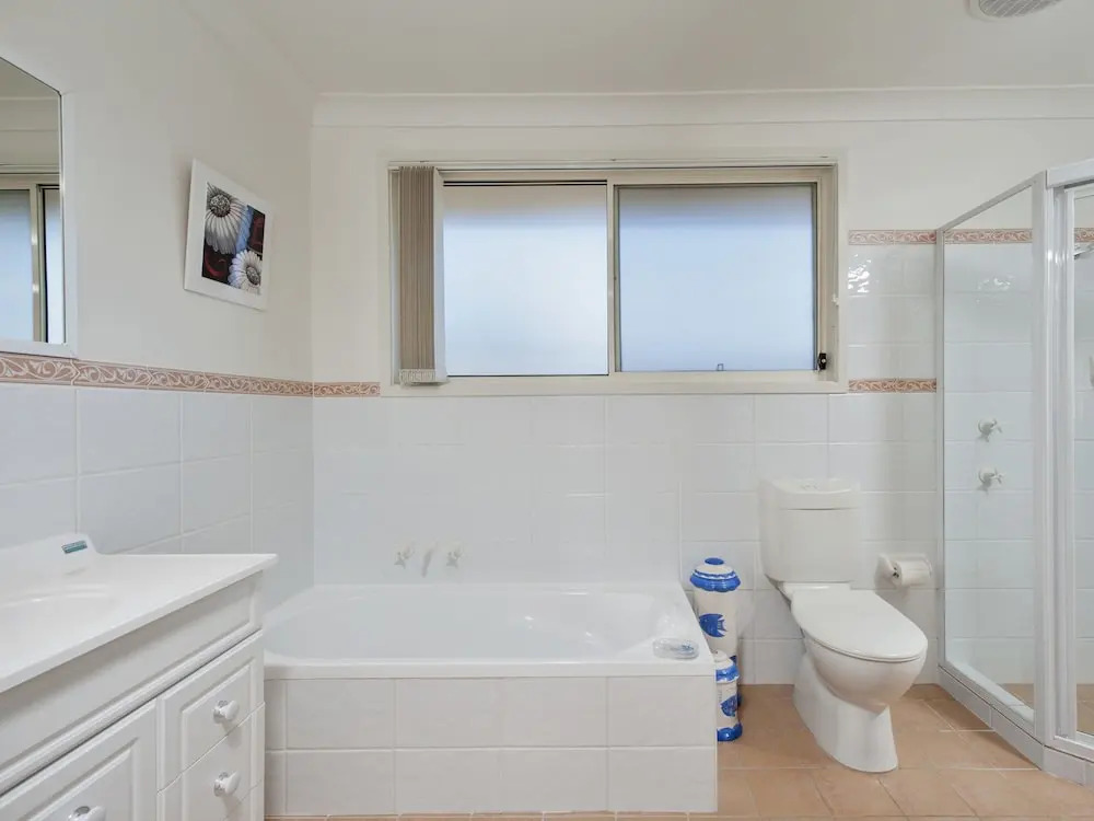 White Waves, 7B Achilles Street