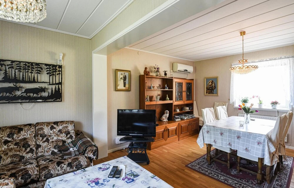 Cozy Home In Vänersborg With Wifi