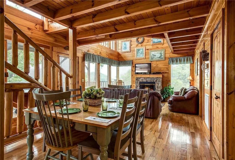 Mountain Seduction 2 Bedroom Mountain View Home with Hot Tub