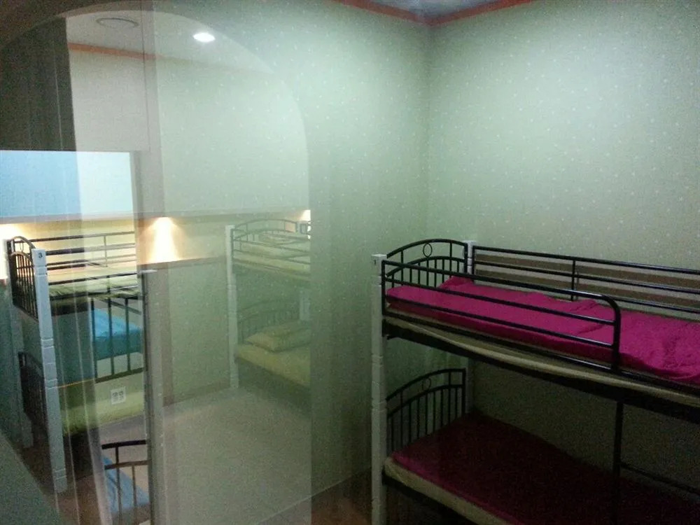 Champ Guesthouse