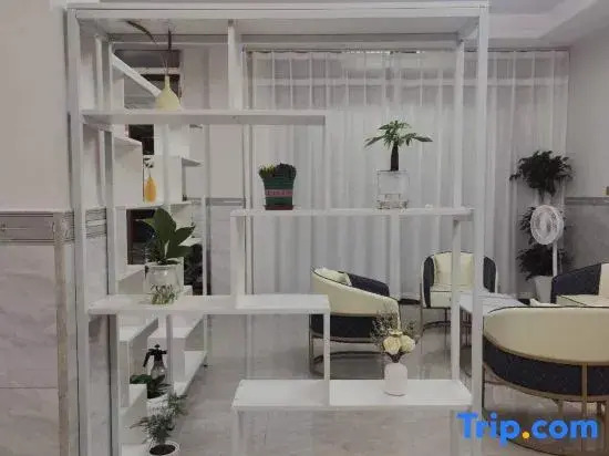 Yihang Holiday Hotel