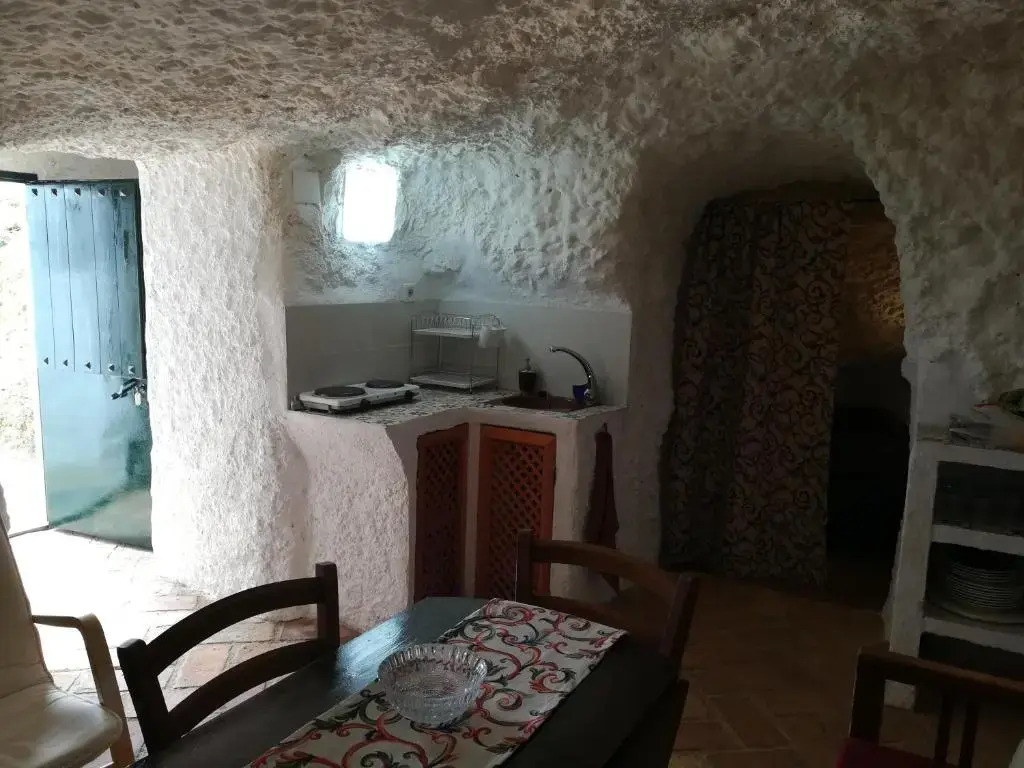 Cueva El Madrono