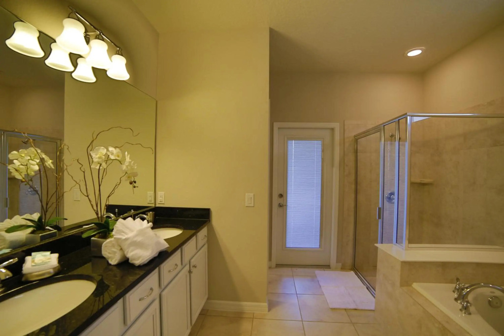 Brand new 9 bedroom luxury villa near Disney Sleeps 22