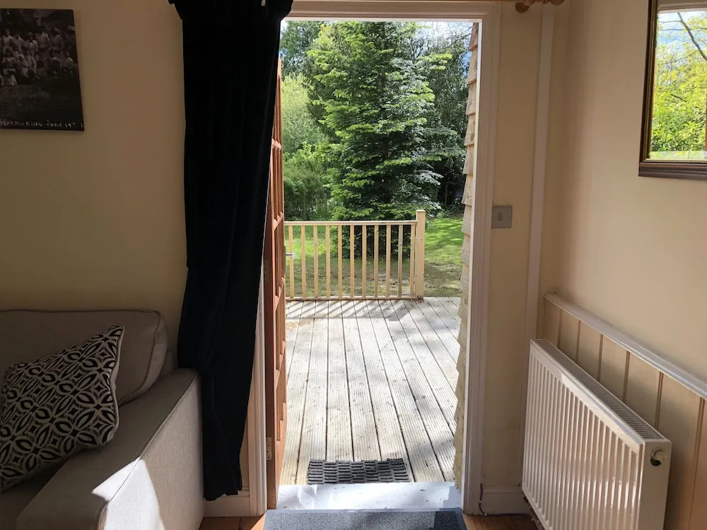 Idyllic Location, Stunning Views, Relax & Refresh in Peace & Comfort