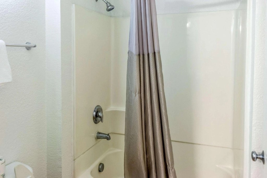 Motel 6-Bakersfield, CA - East