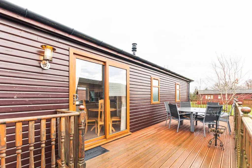 Lotties Lodge With Hot Tub