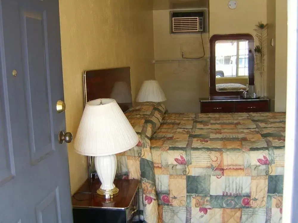 Sky Ranch Inn