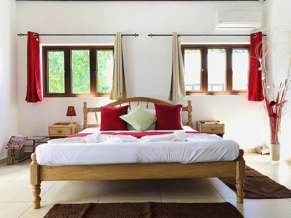 Le lagon bleu guest house by Hyde tide