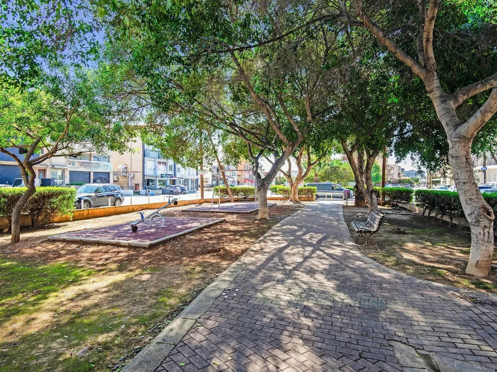 Sanders Cruise - Lovely Studio Apt With Balcony