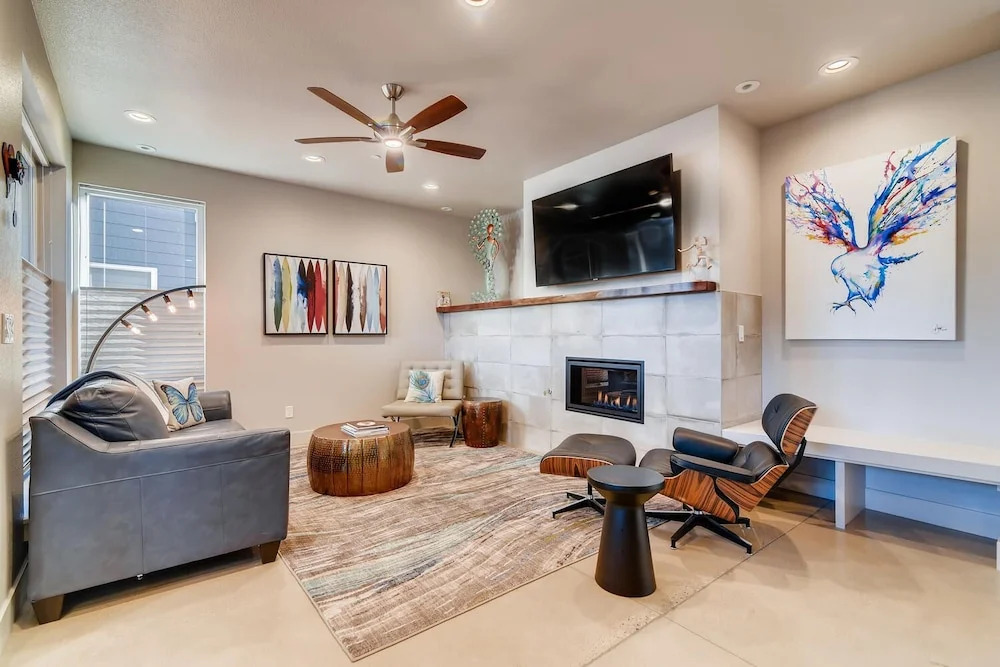 Fancy Townhome near Old Town, Breweries and River!