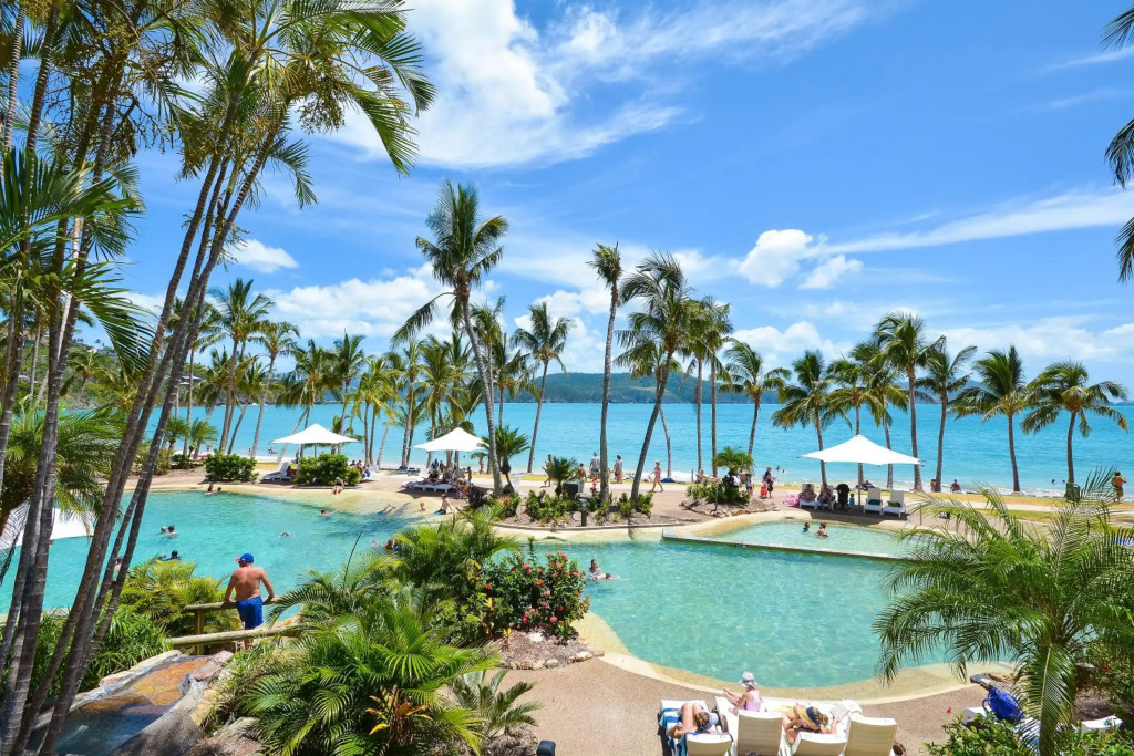 Lagoon Beachfront Lodge 006 on Hamilton Island by HamoRent