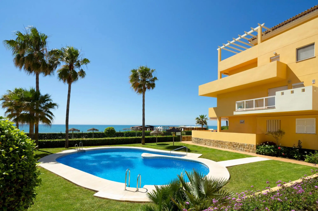 3 bedroom beachfront apartment La Cala de Mijas
