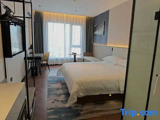Sakura Light Luxury Hotel (Luohe Xintiandi Pedestrian Street)
