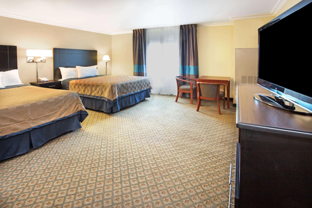 Travelodge by Wyndham Ocean Front