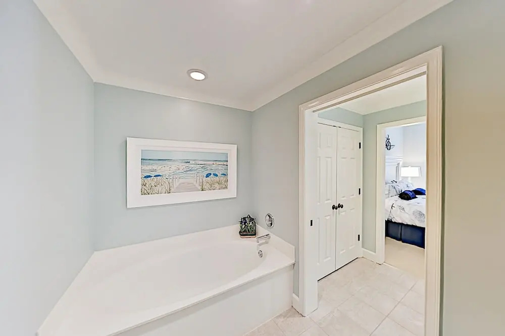 Coligny Plaza W/ Rooftop Pool, Walk To Beach 2 Bedroom Condo